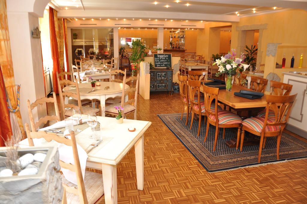 Hotel-Restaurant De La Tour Exterior photo